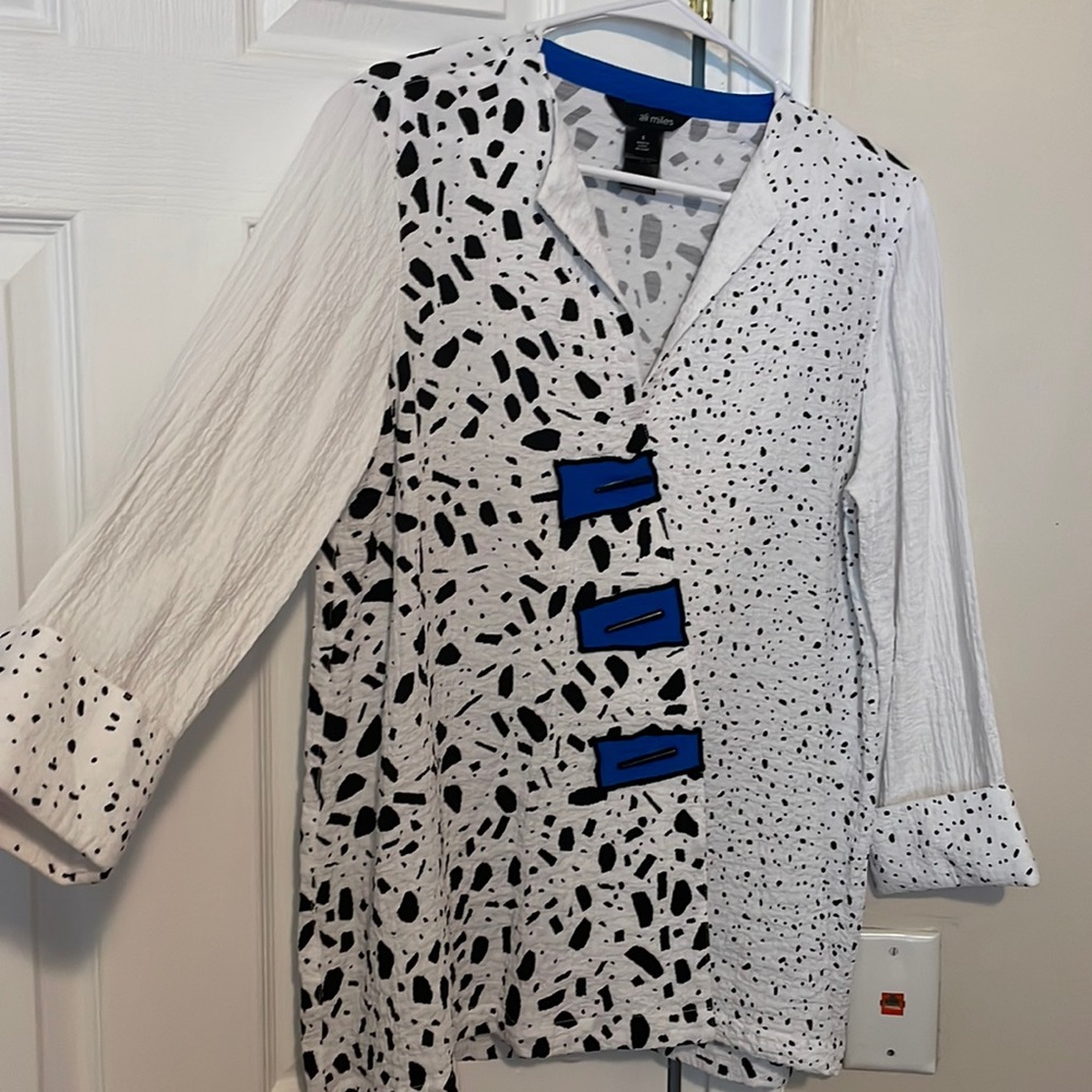 Ali miles. Size small blouse. Loose fit.